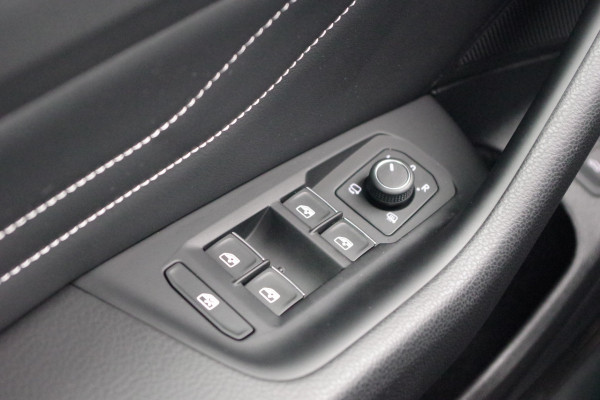 Volkswagen Passat Variant 1.4 TSI 214 PK GTE BNS PHEV, Trekhaak, Panoramadak, LEder-Alcantara, Matrix-LED, Winterpakket, 360 Camera