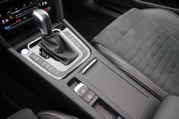 Volkswagen Passat Variant 1.4 TSI 214 PK GTE BNS PHEV, Trekhaak, Panoramadak, LEder-Alcantara, Matrix-LED, Winterpakket, 360 Camera