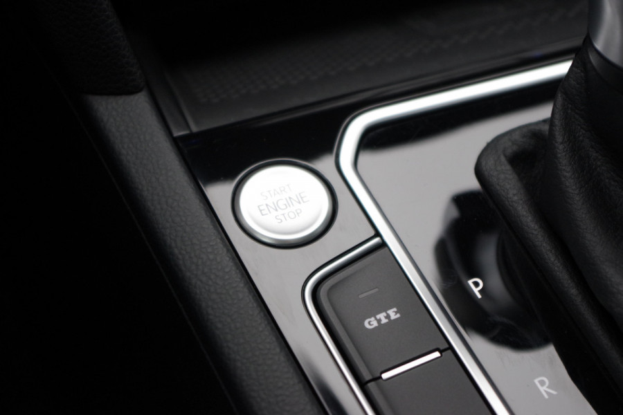 Volkswagen Passat Variant 1.4 TSI 214 PK GTE BNS PHEV, Trekhaak, Panoramadak, LEder-Alcantara, Matrix-LED, Winterpakket, 360 Camera