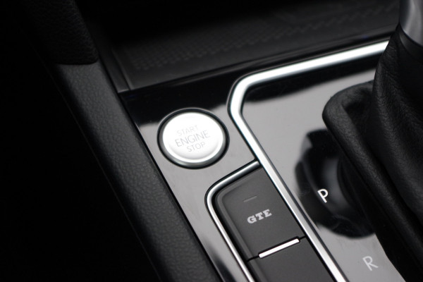 Volkswagen Passat Variant 1.4 TSI 214 PK GTE BNS PHEV, Trekhaak, Panoramadak, LEder-Alcantara, Matrix-LED, Winterpakket, 360 Camera