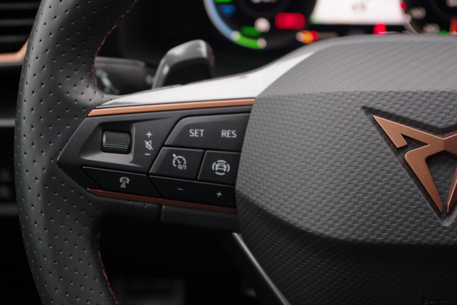 CUPRA Formentor 1.4 e-Hybrid VZ 245 PK Performance PHEV, Adap. Cruise Control, Memory, Kuipstoelen, Memory, Matrix-LED