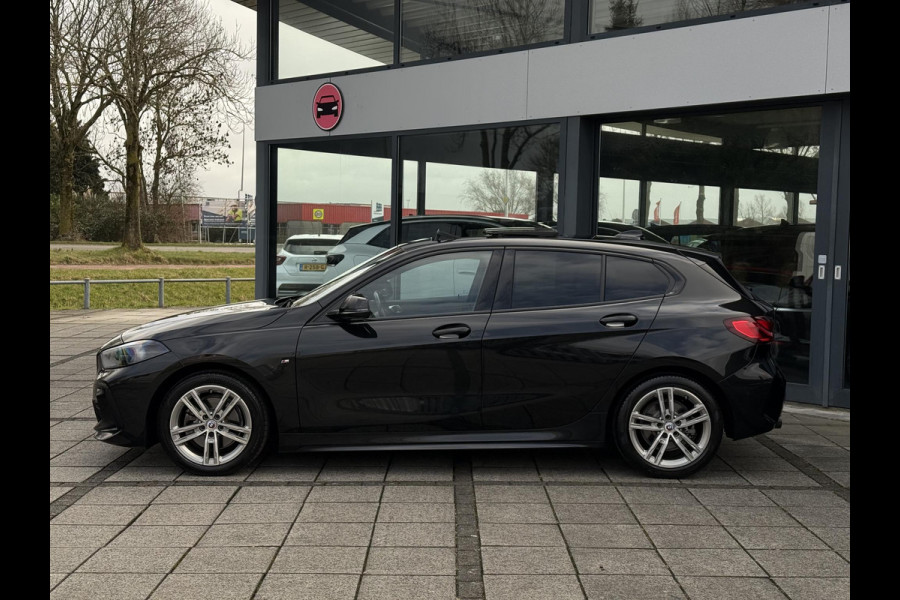 BMW 1-serie 118i Aut. M-Sport Edition | Panorama | Camera | Sport Stoelen | Sfeer Verlichting | Apple Carplay |