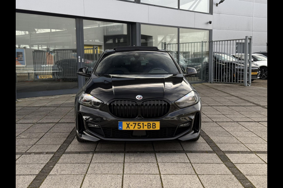 BMW 1-serie 118i Aut. M-Sport Edition | Panorama | Camera | Sport Stoelen | Sfeer Verlichting | Apple Carplay |
