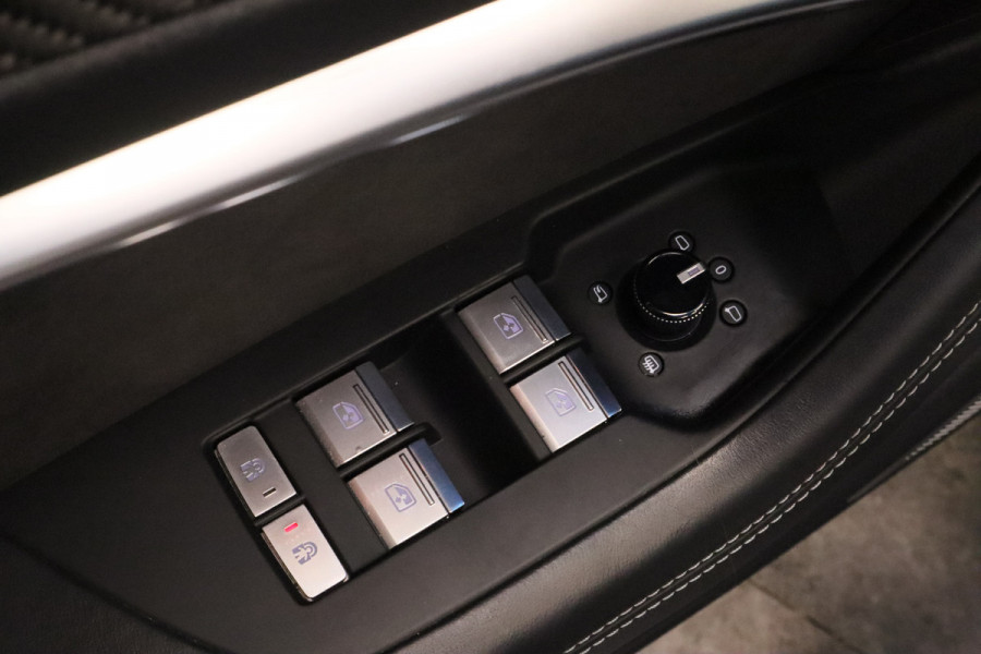 Audi A6 Avant RS 6 TFSI Quattro Keramisch Leder Panoramadak 4WS Nardo B&O!