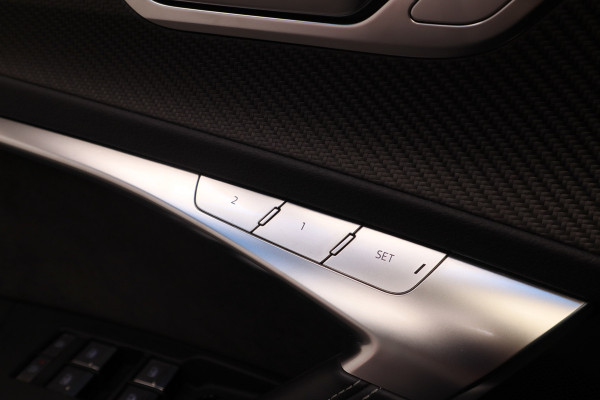 Audi A6 Avant RS 6 TFSI Quattro Keramisch Leder Panoramadak 4WS Nardo B&O!