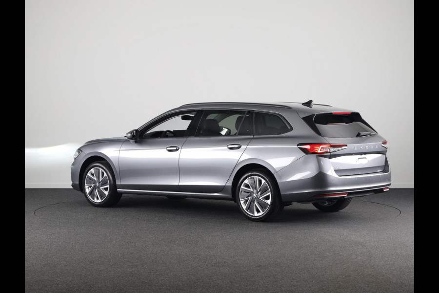 Škoda Superb Combi First Edition 1.5 MHEV 150 pk TSI e | Navigatie | Parkeercamera | Verwarmbare voorstoelen en achterbank | 18 inch Lichtmetalen velgen | Verlengde garantie