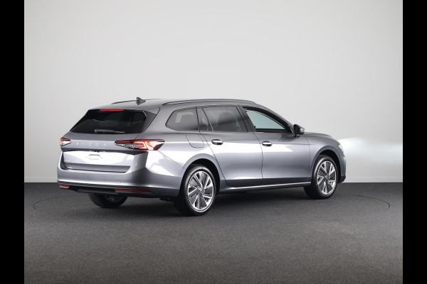 Škoda Superb Combi First Edition 1.5 MHEV 150 pk TSI e | Navigatie | Parkeercamera | Verwarmbare voorstoelen en achterbank | 18 inch Lichtmetalen velgen | Verlengde garantie