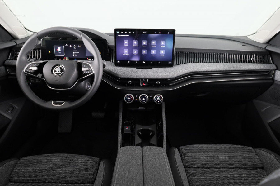 Škoda Superb Combi First Edition 1.5 MHEV 150 pk TSI e | Navigatie | Parkeercamera | Verwarmbare voorstoelen en achterbank | 18 inch Lichtmetalen velgen | Verlengde garantie