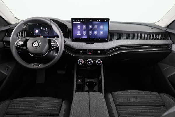 Škoda Superb Combi First Edition 1.5 MHEV 150 pk TSI e | Navigatie | Parkeercamera | Verwarmbare voorstoelen en achterbank | 18 inch Lichtmetalen velgen | Verlengde garantie
