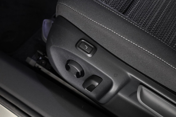 Škoda Superb Combi First Edition 1.5 MHEV 150 pk TSI e | Navigatie | Parkeercamera | Verwarmbare voorstoelen en achterbank | 18 inch Lichtmetalen velgen | Verlengde garantie