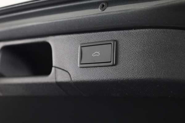 Škoda Superb Combi First Edition 1.5 MHEV 150 pk TSI e | Navigatie | Parkeercamera | Verwarmbare voorstoelen en achterbank | 18 inch Lichtmetalen velgen | Verlengde garantie