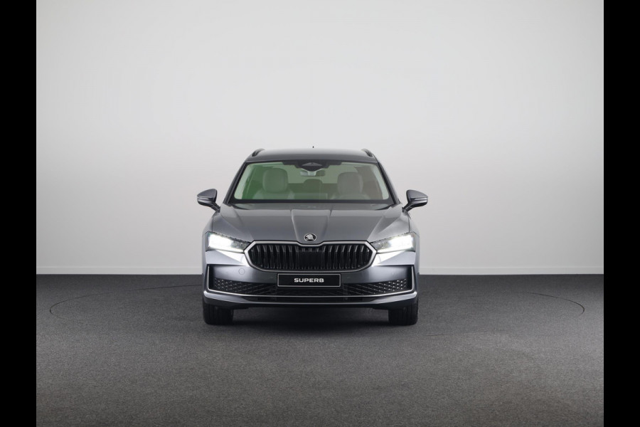Škoda Superb Combi First Edition 1.5 MHEV 150 pk TSI e | Navigatie | Parkeercamera | Verwarmbare voorstoelen en achterbank | 18 inch Lichtmetalen velgen | Verlengde garantie