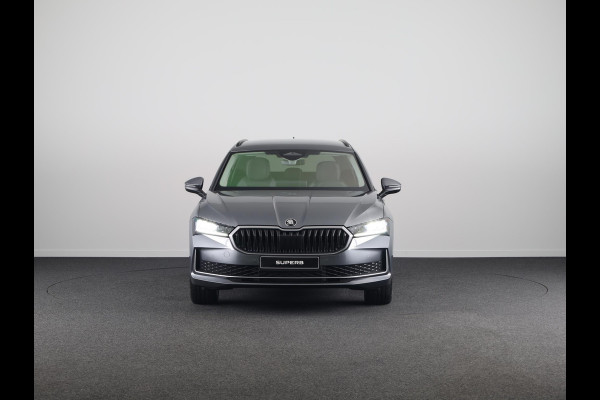 Škoda Superb Combi First Edition 1.5 MHEV 150 pk TSI e | Navigatie | Parkeercamera | Verwarmbare voorstoelen en achterbank | 18 inch Lichtmetalen velgen | Verlengde garantie