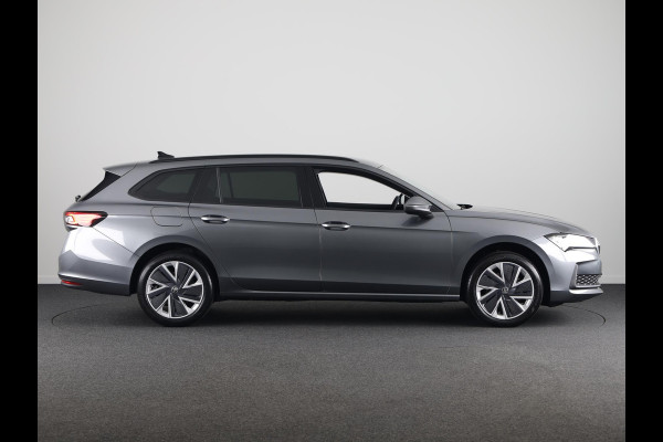 Škoda Superb Combi First Edition 1.5 MHEV 150 pk TSI e | Navigatie | Parkeercamera | Verwarmbare voorstoelen en achterbank | 18 inch Lichtmetalen velgen | Verlengde garantie