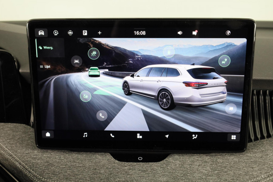 Škoda Superb Combi First Edition 1.5 MHEV 150 pk TSI e | Navigatie | Parkeercamera | Verwarmbare voorstoelen en achterbank | 18 inch Lichtmetalen velgen | Verlengde garantie