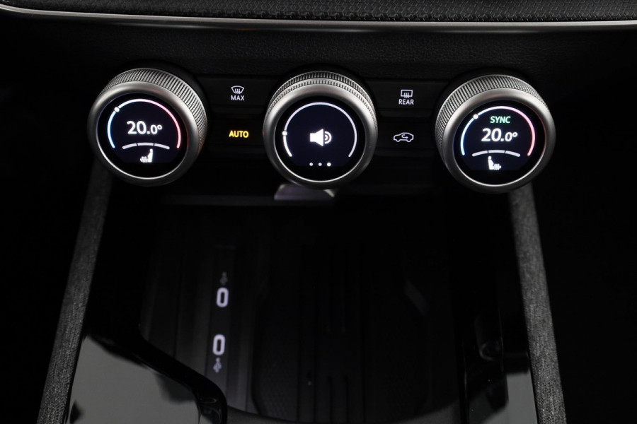 Škoda Superb Combi First Edition 1.5 MHEV 150 pk TSI e | Navigatie | Parkeercamera | Verwarmbare voorstoelen en achterbank | 18 inch Lichtmetalen velgen | Verlengde garantie