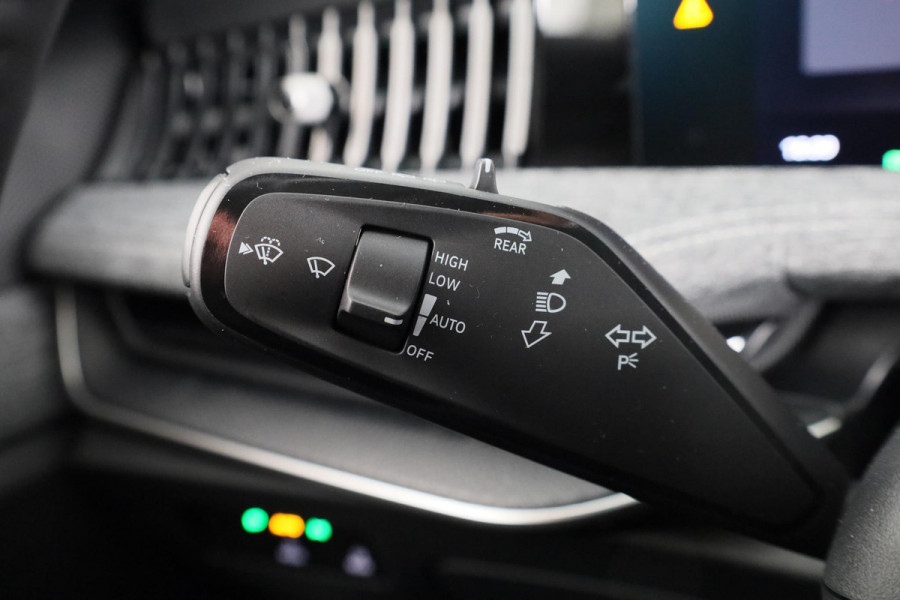 Škoda Superb Combi First Edition 1.5 MHEV 150 pk TSI e | Navigatie | Parkeercamera | Verwarmbare voorstoelen en achterbank | 18 inch Lichtmetalen velgen | Verlengde garantie