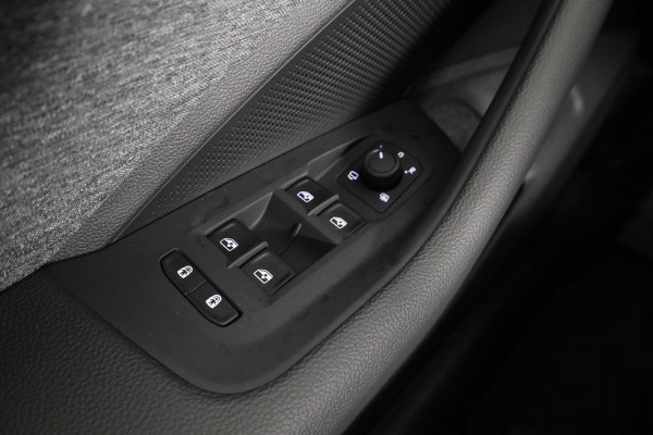 Škoda Superb Combi First Edition 1.5 MHEV 150 pk TSI e | Navigatie | Parkeercamera | Verwarmbare voorstoelen en achterbank | 18 inch Lichtmetalen velgen | Verlengde garantie