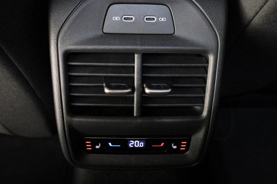 Škoda Superb Combi First Edition 1.5 MHEV 150 pk TSI e | Navigatie | Parkeercamera | Verwarmbare voorstoelen en achterbank | 18 inch Lichtmetalen velgen | Verlengde garantie