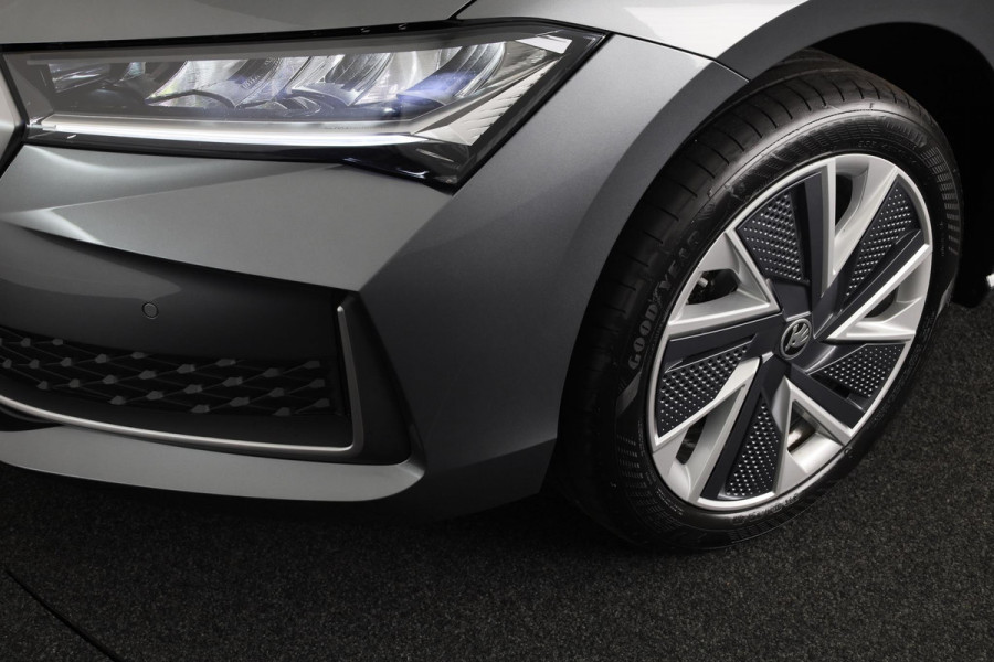 Škoda Superb Combi First Edition 1.5 MHEV 150 pk TSI e | Navigatie | Parkeercamera | Verwarmbare voorstoelen en achterbank | 18 inch Lichtmetalen velgen | Verlengde garantie