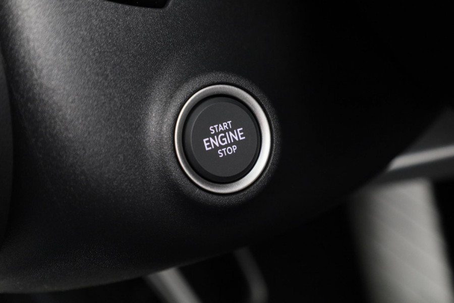 Škoda Superb Combi First Edition 1.5 MHEV 150 pk TSI e | Navigatie | Parkeercamera | Verwarmbare voorstoelen en achterbank | 18 inch Lichtmetalen velgen | Verlengde garantie