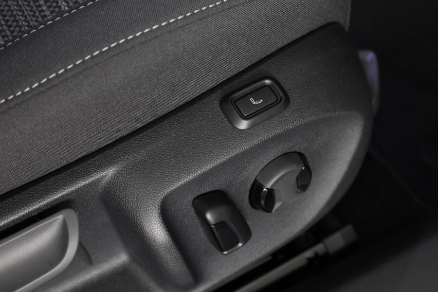 Škoda Superb Combi First Edition 1.5 MHEV 150 pk TSI e | Navigatie | Parkeercamera | Verwarmbare voorstoelen en achterbank | 18 inch Lichtmetalen velgen | Verlengde garantie