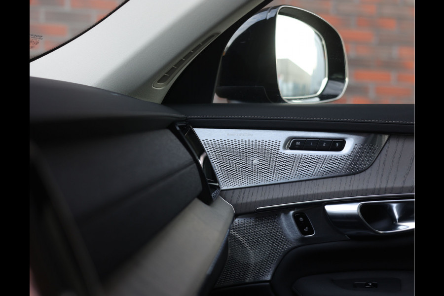 Volvo XC90 T8 AWD Ultra Dark | Pano - Massage - Trekhaak - B&W