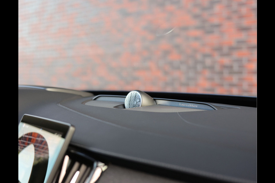 Volvo XC90 T8 AWD Ultra Dark | Pano - Massage - Trekhaak - B&W