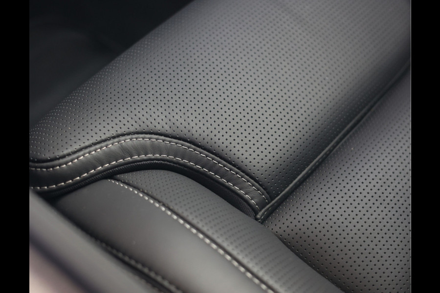 Volvo XC90 T8 AWD Ultra Dark | Pano - Massage - Trekhaak - B&W