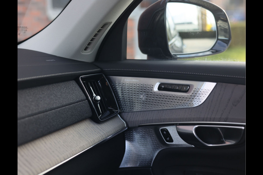 Volvo XC90 T8 AWD Ultra Dark | Pano - Massage - Trekhaak - B&W