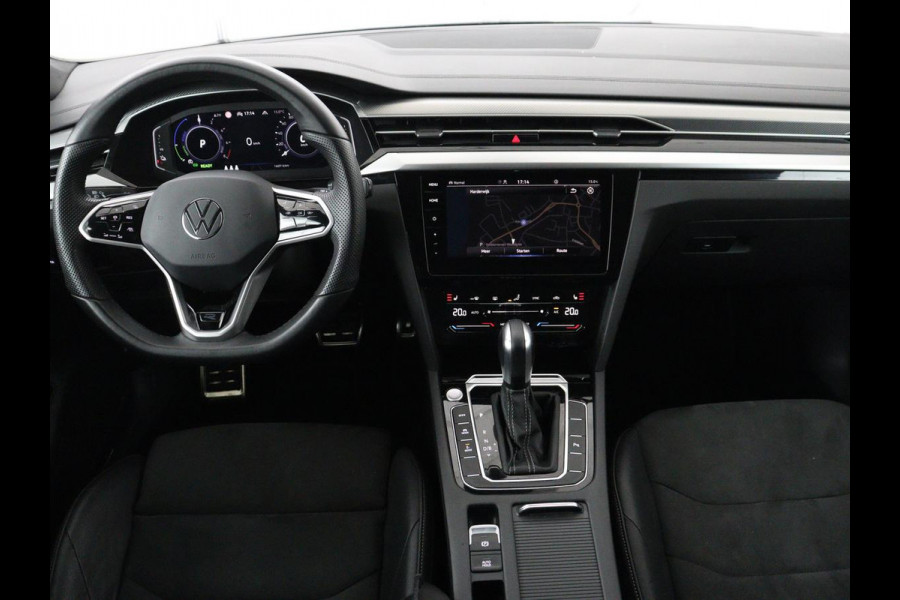 Volkswagen Arteon Shooting Brake 1.4 TSI eHybrid R-Line | Panoramadak | Stoelverwarming | LED Plus | Sfeerverlichting | Carplay | Trekhaak | Achterbankverwarming | Adaptive cruise | Navigatie | PHEV | Plug In