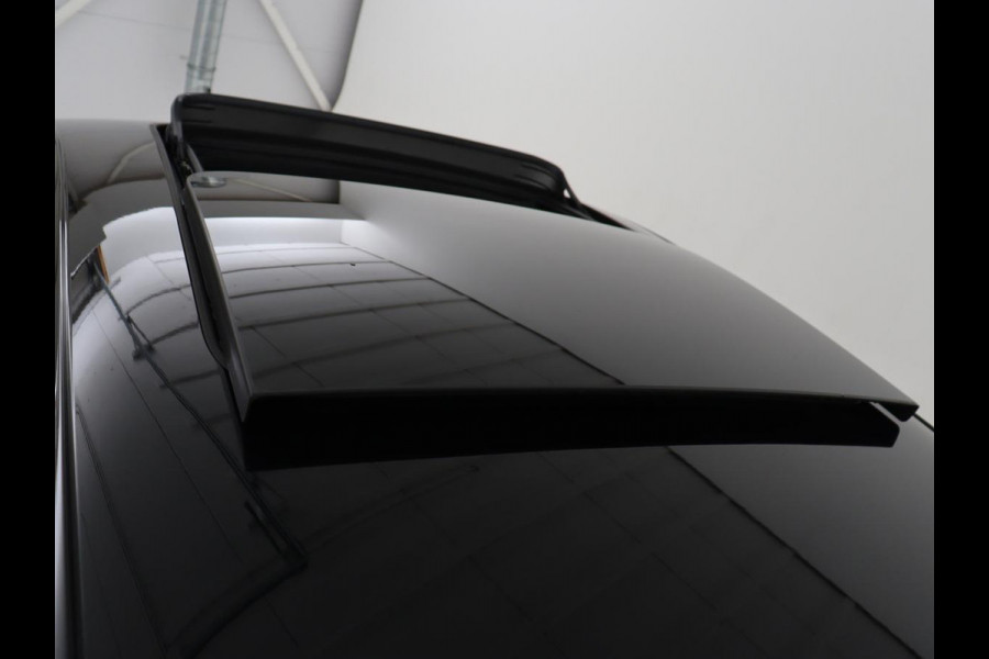 Volkswagen Arteon Shooting Brake 1.4 TSI eHybrid R-Line | Panoramadak | Stoelverwarming | LED Plus | Sfeerverlichting | Carplay | Trekhaak | Achterbankverwarming | Adaptive cruise | Navigatie | PHEV | Plug In