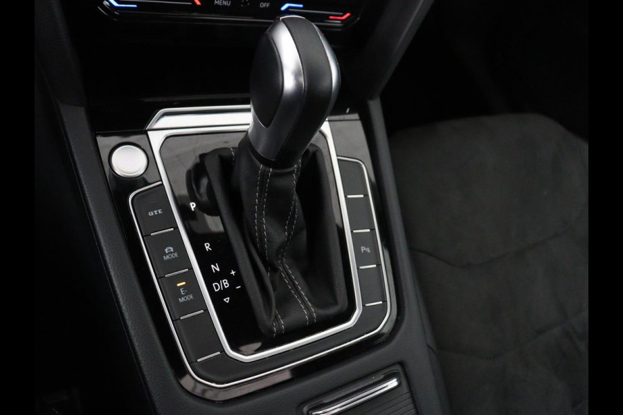 Volkswagen Arteon Shooting Brake 1.4 TSI eHybrid R-Line | Panoramadak | Stoelverwarming | LED Plus | Sfeerverlichting | Carplay | Trekhaak | Achterbankverwarming | Adaptive cruise | Navigatie | PHEV | Plug In