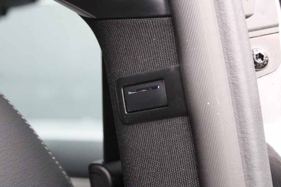 Mercedes-Benz Eqv 300 L2 90kWh 7 Zits - 2x Schuif - 360 Camera - Multibeam - ACC - Stoelverwarming - Elektrische Deuren - Rijklaar