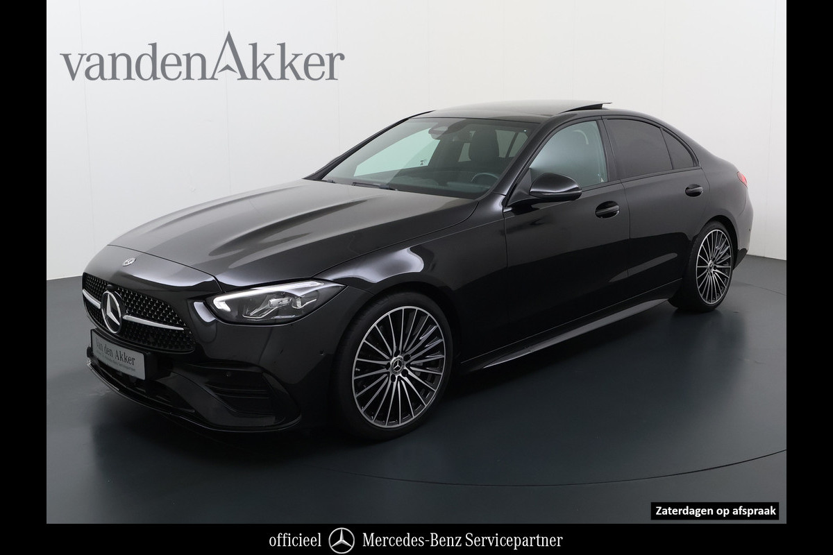 Mercedes-Benz C-Klasse 200 AMG // Panoramadak // Trekhaak // Carplay // Camera // Nightpakket // Alarm // 19 inch // Sfeerverlichting