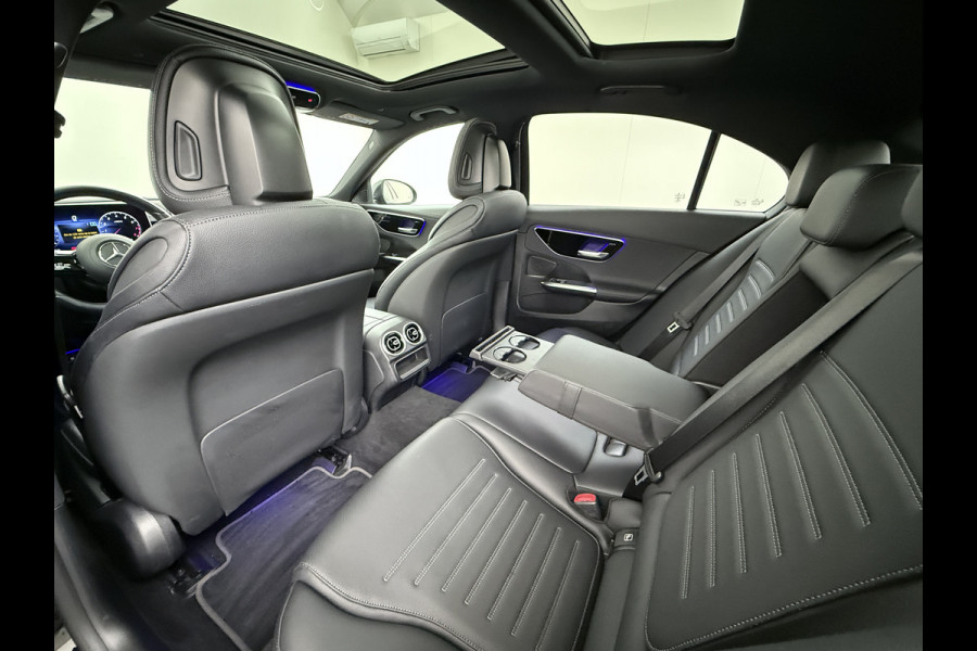Mercedes-Benz C-Klasse 200 AMG // Panoramadak // Trekhaak // Carplay // Camera // Nightpakket // Alarm // 19 inch // Sfeerverlichting