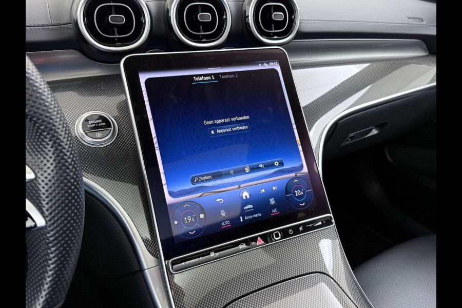 Mercedes-Benz C-Klasse 200 AMG // Panoramadak // Trekhaak // Carplay // Camera // Nightpakket // Alarm // 19 inch // Sfeerverlichting