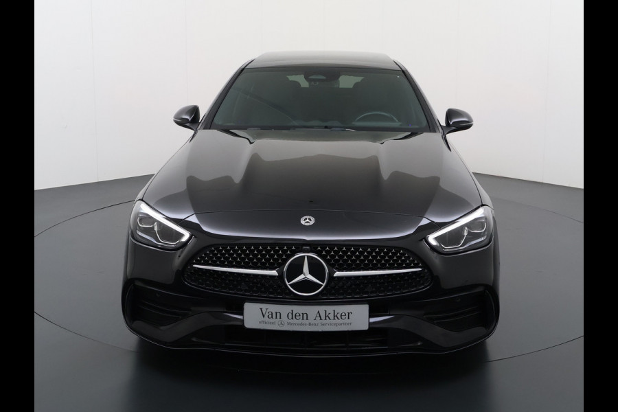Mercedes-Benz C-Klasse 200 AMG // Panoramadak // Trekhaak // Carplay // Camera // Nightpakket // Alarm // 19 inch // Sfeerverlichting