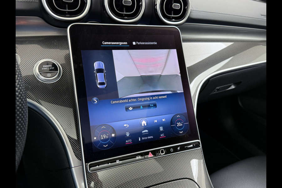 Mercedes-Benz C-Klasse 200 AMG // Panoramadak // Trekhaak // Carplay // Camera // Nightpakket // Alarm // 19 inch // Sfeerverlichting