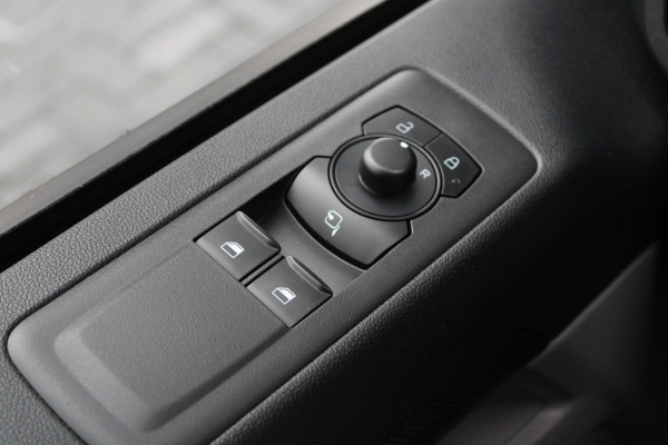 Ford Transit Custom 320 2.0 TDCI L2H1 Trend AWD 170pk - 2x Schuif - ACC - Stoel/Stuurverwarming - Trekhaak - Hout inbouw - Impriaal - Rijklaar