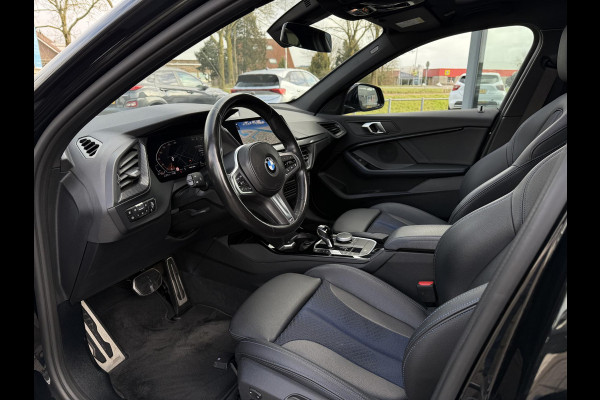 BMW 1-serie 118i Aut. M-Sport Edition | Panorama | Camera | Sport Stoelen | Sfeer Verlichting | Apple Carplay |
