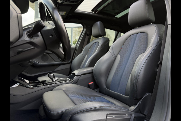 BMW 1-serie 118i Aut. M-Sport Edition | Panorama | Camera | Sport Stoelen | Sfeer Verlichting | Apple Carplay |