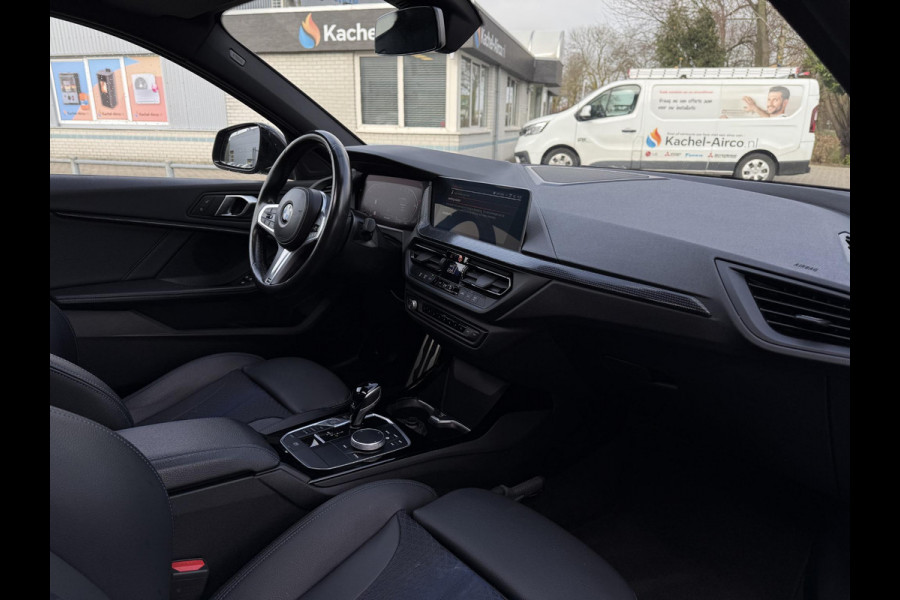 BMW 1-serie 118i Aut. M-Sport Edition | Panorama | Camera | Sport Stoelen | Sfeer Verlichting | Apple Carplay |