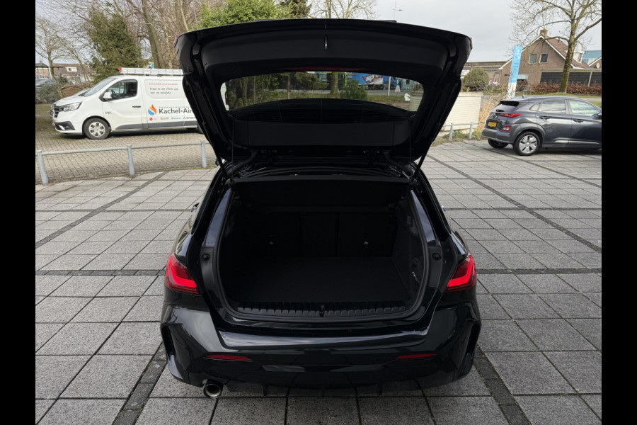 BMW 1-serie 118i Aut. M-Sport Edition | Panorama | Camera | Sport Stoelen | Sfeer Verlichting | Apple Carplay |