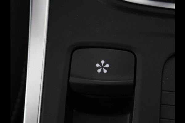 Renault Mégane 1.3 TCe Intens | Trekhaak | Carplay | Keyless | Full LED | Navigatie | Parkeerhulp | Cruise control | Bluetooth | Climate control