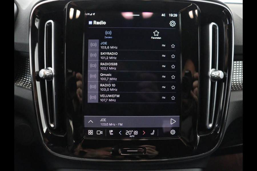 Volvo XC40 Recharge Core | SOH 95% | Stoel & stuurverwarming | Trekhaak | Camera | Carplay | Navigatie | Parkeerhulp | Full LED