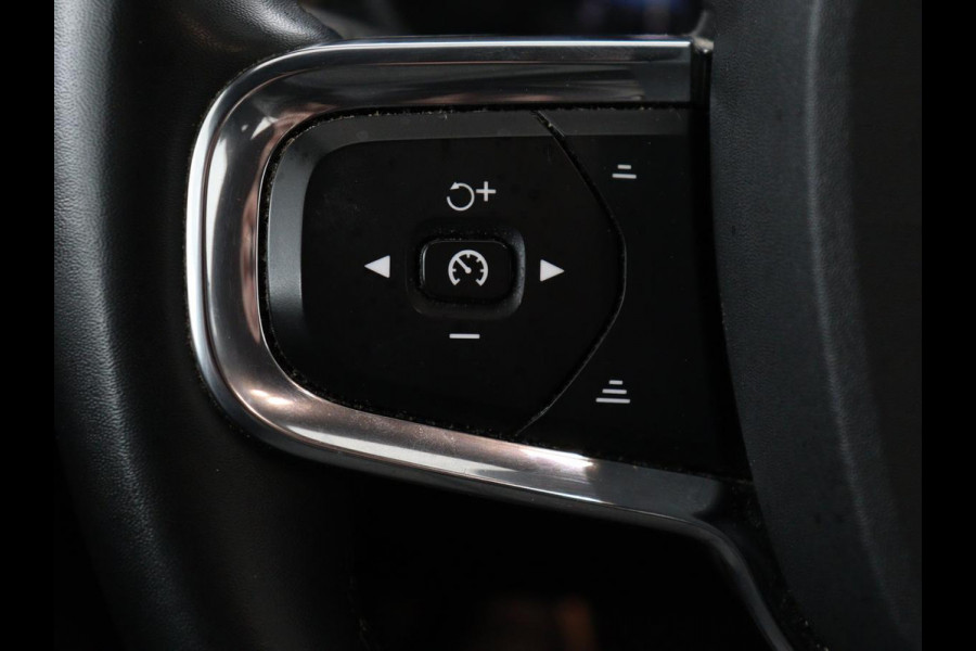 Volvo XC40 Recharge Core | SOH 95% | Stoel & stuurverwarming | Trekhaak | Camera | Carplay | Navigatie | Parkeerhulp | Full LED