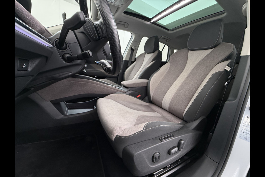 Škoda ENYAQ iV 80 First Edition HighLuxus Soh92% Pano-Dak Elektr.Trekhaak *BOMVOL € 63.000 nieuw!* 21"lm Full-Led 360-Camera Adaptive-Cruise Na Warmtepomp Adaptief onderstel+Dynamisch-onderstel/Stuur Airco-autom 3-zones E-call Chroom-Dakrail Head-Up-Display Smartlink Edition High 1.000kg trekvermogen