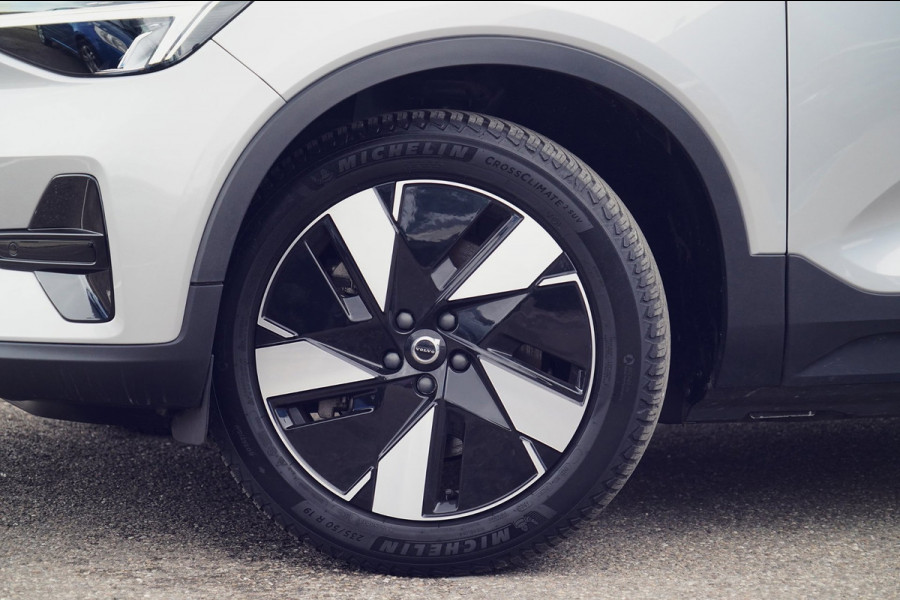 Volvo XC40 Single Motor Essential 69 kWh / 31dkm NAP / Elek. Trekhaak / Camera / Carplay / NL-Auto