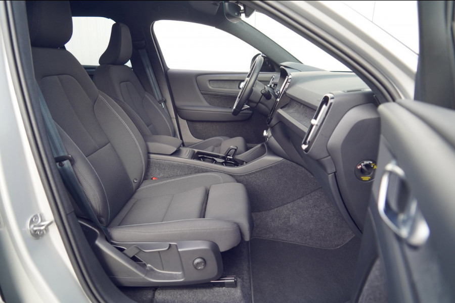 Volvo XC40 Single Motor Essential 69 kWh / 31dkm NAP / Elek. Trekhaak / Camera / Carplay / NL-Auto